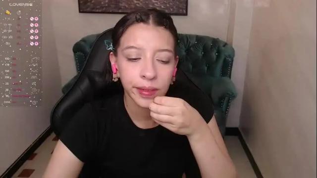 Image 12 of lucy_v_ Stream on Chaturbate on 28 days ago
