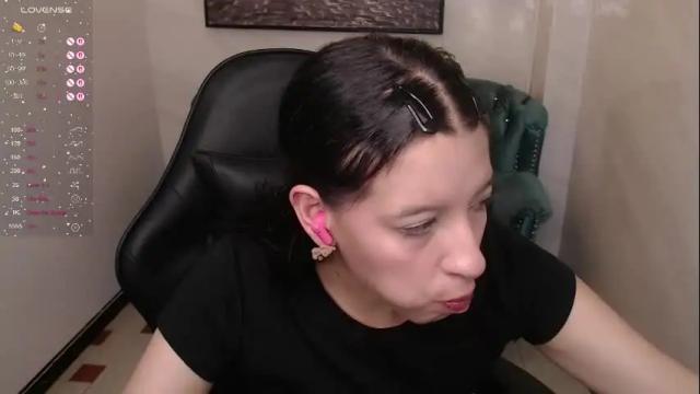 Image 8 of lucy_v_ Stream on Chaturbate on 28 days ago