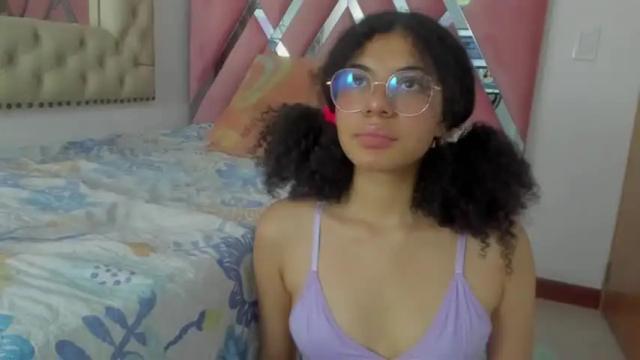 Image 3 of lucy_violett1 Stream on Chaturbate on 13 months ago