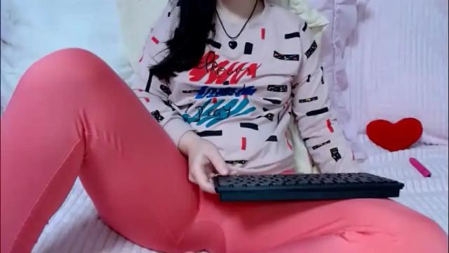 Image 2 of lucygolds Stream on Chaturbate on 27 days ago