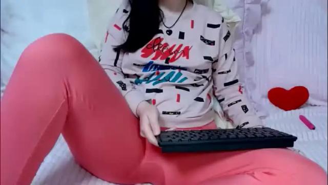 Image 4 of lucygolds Stream on Chaturbate on 27 days ago