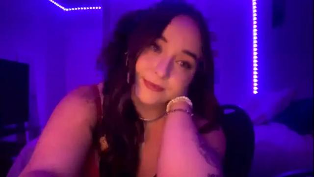 Image 7 of lucylavender444 Stream on Chaturbate on 18 months ago
