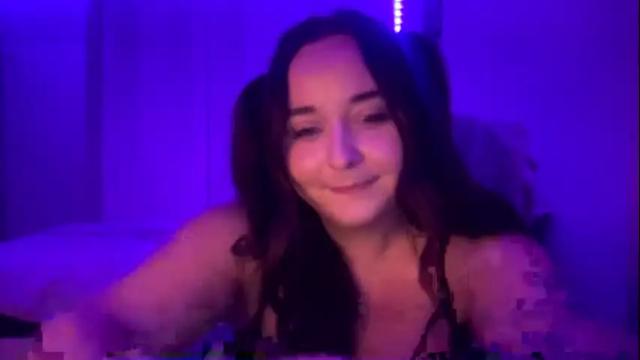 Image 12 of lucylavender444 Stream on Chaturbate on 18 months ago
