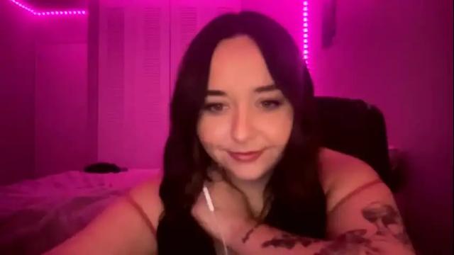 Image 4 of lucylavender444 Stream on Chaturbate on 16 months ago