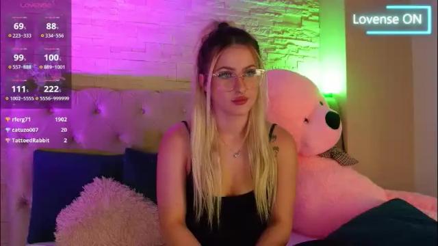 Image 4 of lucylexton Stream on Chaturbate on 2 months ago