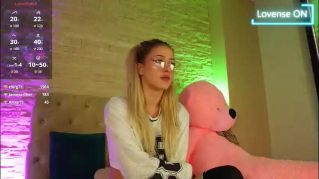 Image 10 of lucylexton Stream on Chaturbate on 2 months ago
