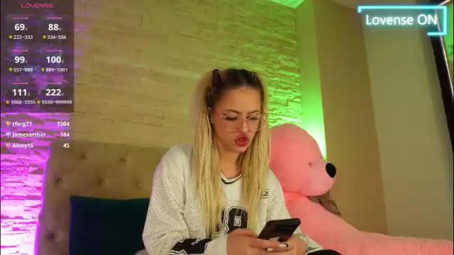 Image 11 of lucylexton Stream on Chaturbate on 2 months ago