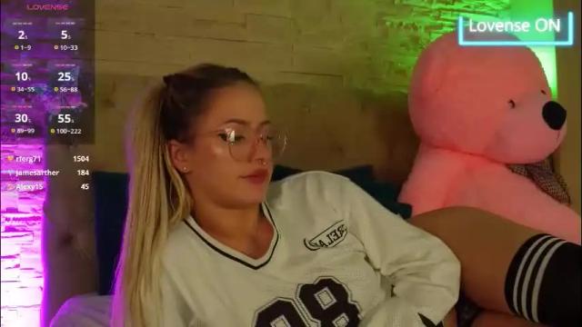 Image 4 of lucylexton Stream on Chaturbate on 2 months ago