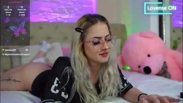 Image 10 of lucylexton Stream on Chaturbate on 2 months ago