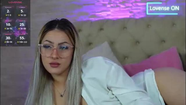 Image 4 of lucylexton Stream on Chaturbate on 1 month ago