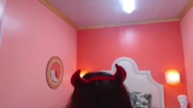 Image 4 of lucylogde Stream on Chaturbate on 18 months ago