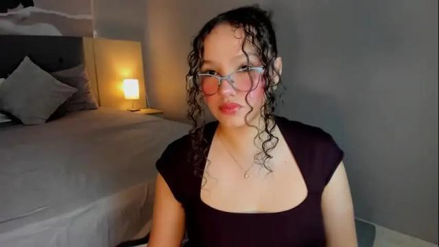 Image 2 of lucylovelyy1 Stream on Chaturbate on 24 days ago