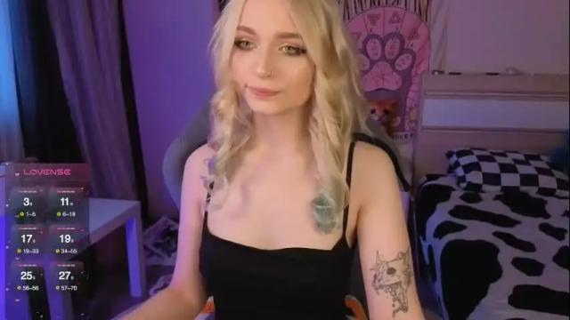 Image 4 of lucysbrain Stream on Chaturbate on 5 days ago