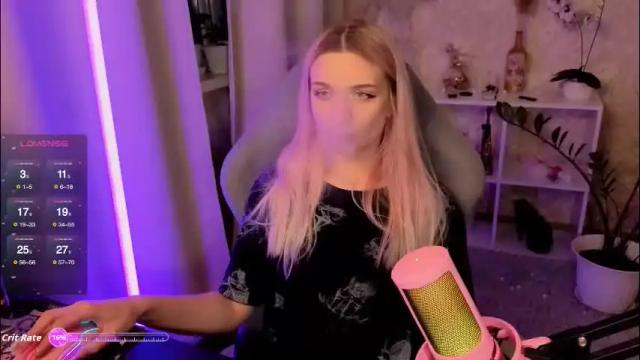 Image 2 of lucysbrain Stream on Chaturbate on 3 months ago