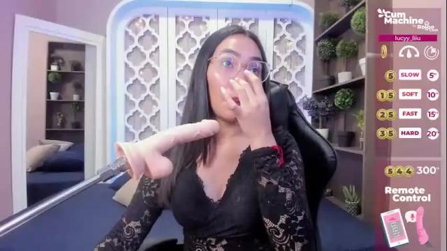 Image 4 of lucyy_liiu Stream on Chaturbate on 22 days ago
