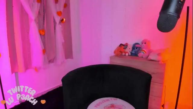Image 2 of lucyy_peach Stream on Chaturbate on 23 days ago