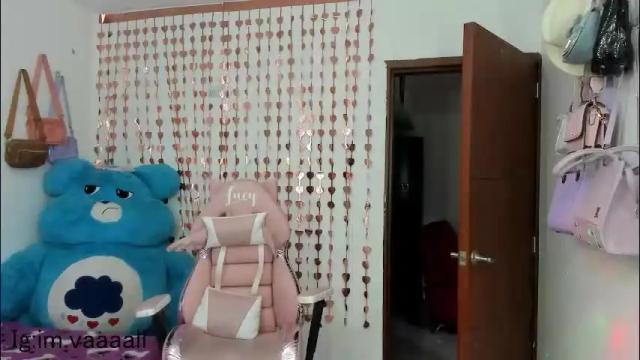 Image 3 of lucyy_tayy Stream on Chaturbate on 3 months ago