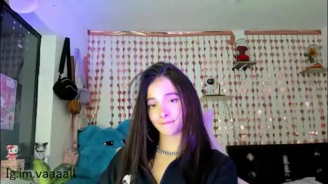 Image 2 of lucyy_tayy Stream on Chaturbate on 2 months ago