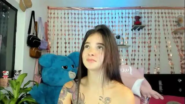 Image 2 of lucyy_tayy Stream on Chaturbate on 1 month ago