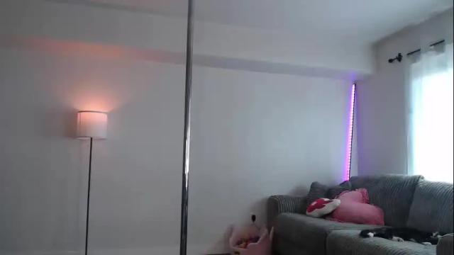 Image 3 of lucyyluvss Stream on Chaturbate on 1 month ago