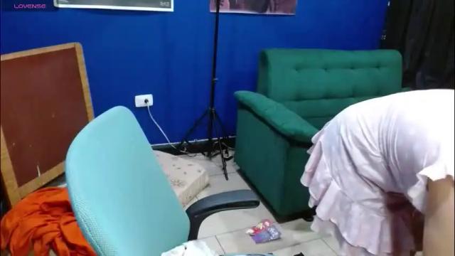 Image 3 of luisa_bunny Stream on Chaturbate on 5 months ago