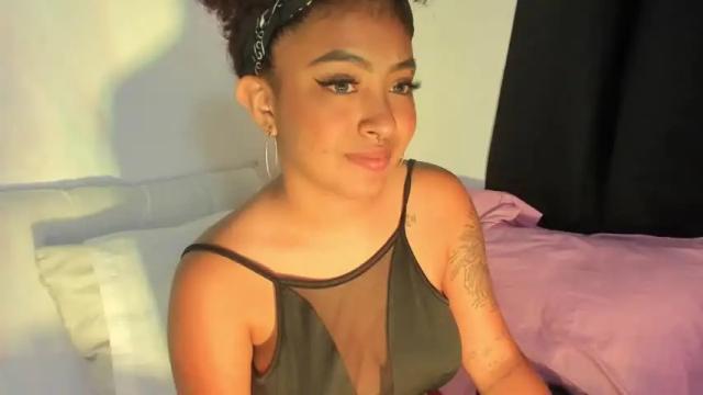 Image 4 of luisa_cameron Stream on Chaturbate on 21 months ago