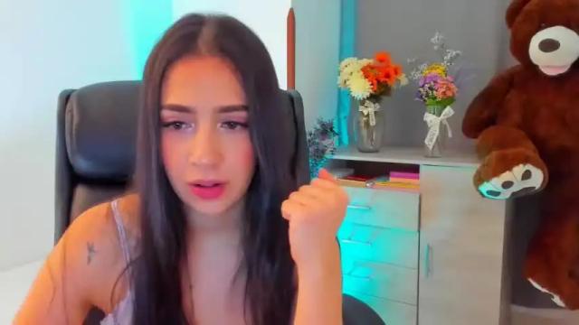 Image 3 of luisa_lane18 Stream on Chaturbate on 19 months ago