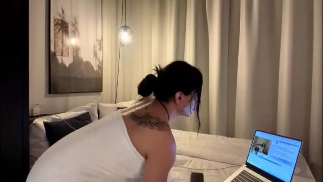 Image 2 of luisamonsterdick Stream on Chaturbate on 3 months ago