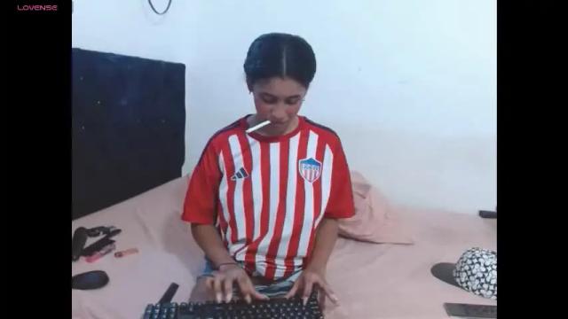 Image 4 of lulu_liz Stream on Chaturbate on 2 months ago