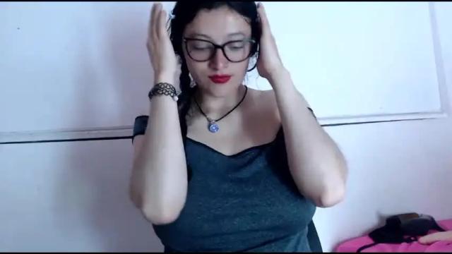 Image 3 of luna_azul_15 Stream on Chaturbate on 2 months ago