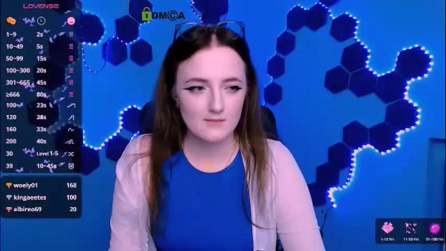 Image 3 of luna_berryy Stream on Chaturbate on 1 month ago