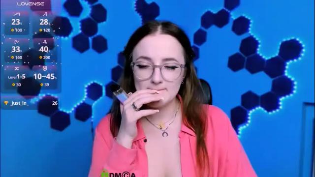 Image 12 of luna_berryy Stream on Chaturbate on 1 month ago