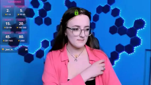 Image 4 of luna_berryy Stream on Chaturbate on 1 month ago