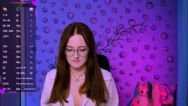 Image 2 of luna_berryy Stream on Chaturbate on 1 month ago