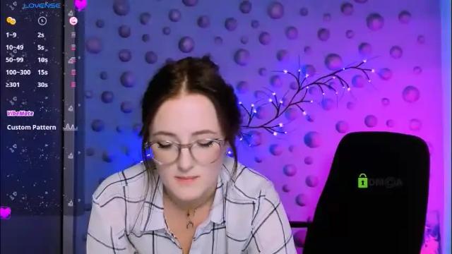 Image 2 of luna_berryy Stream on Chaturbate on 1 month ago