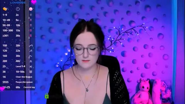 Image 3 of luna_berryy Stream on Chaturbate on 1 month ago