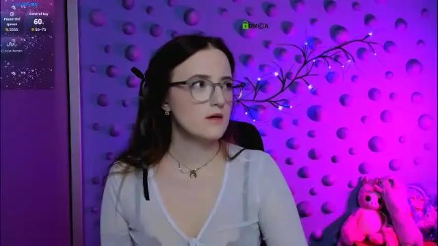 Image 3 of luna_berryy Stream on Chaturbate on 1 month ago