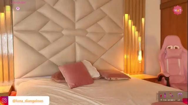 Image 3 of luna_diangelo Stream on Chaturbate on 1 month ago