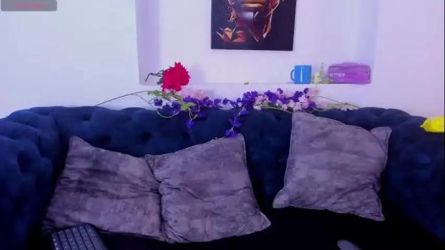 Image 2 of luna_diangelo Stream on Chaturbate on 25 days ago