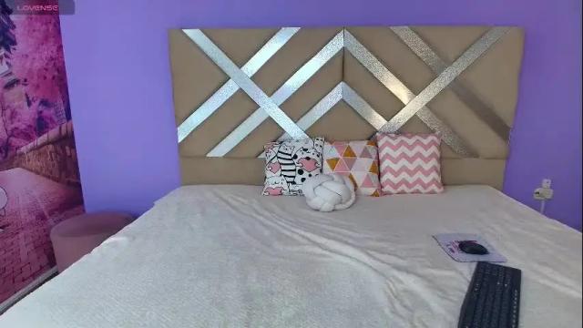 Image 12 of luna_diangelo Stream on Chaturbate on 21 days ago