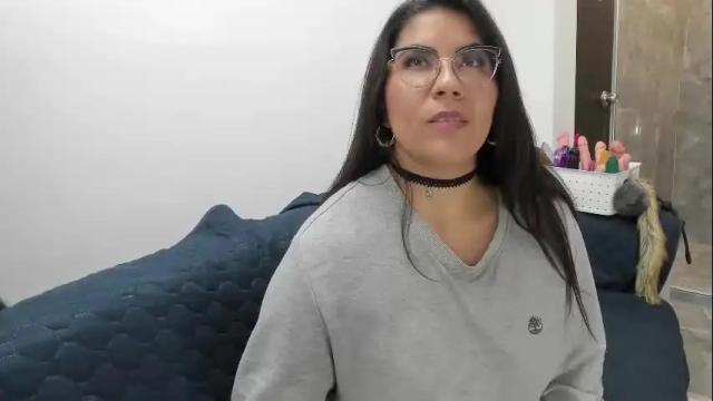 Image 2 of luna_dumont Stream on Chaturbate on 15 days ago