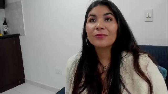 Image 2 of luna_dumont Stream on Chaturbate on 5 days ago