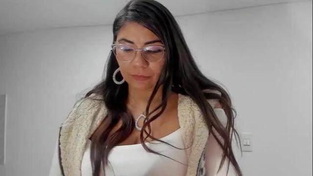 Image 2 of luna_dumont Stream on Chaturbate on 1 month ago