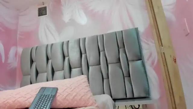 Image 2 of luna_horny4u Stream on Chaturbate on 19 months ago