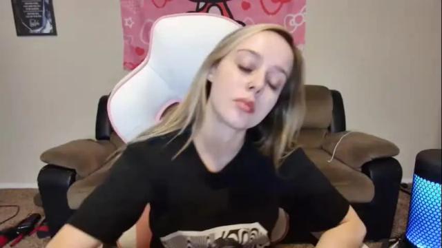 Image 6 of luna_lovelyy Stream on Chaturbate on 14 months ago