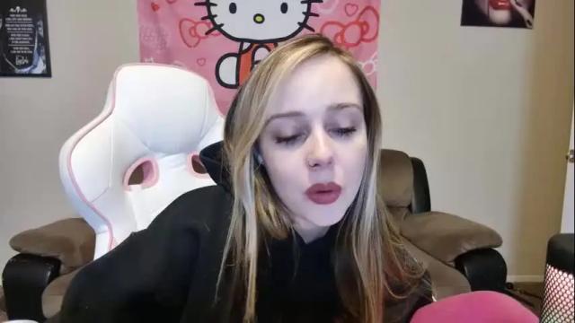 Image 4 of luna_lovelyy Stream on Chaturbate on 13 months ago