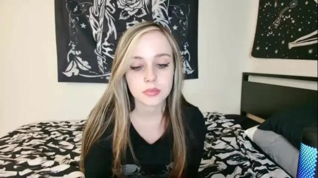 Image 3 of luna_lovelyy Stream on Chaturbate on 1 month ago
