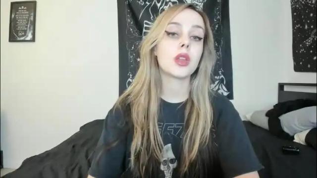 Image 2 of luna_lovelyy Stream on Chaturbate on 2 months ago