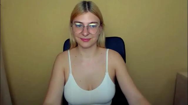 Image 4 of luna_lush_ Stream on Chaturbate on 6 months ago