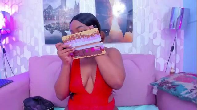 Image 3 of luna_lyon Stream on Chaturbate on 9 months ago